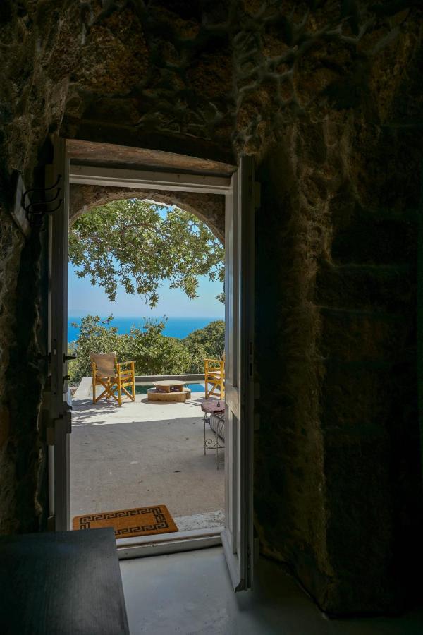 My Old Stone House In A 2 000 Sqm Private Garden With Fab Glamping Tent Mandrákion Buitenkant foto