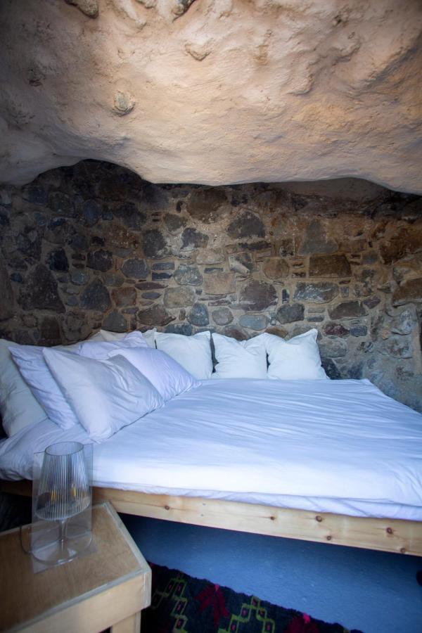 My Old Stone House In A 2 000 Sqm Private Garden With Fab Glamping Tent Mandrákion Buitenkant foto