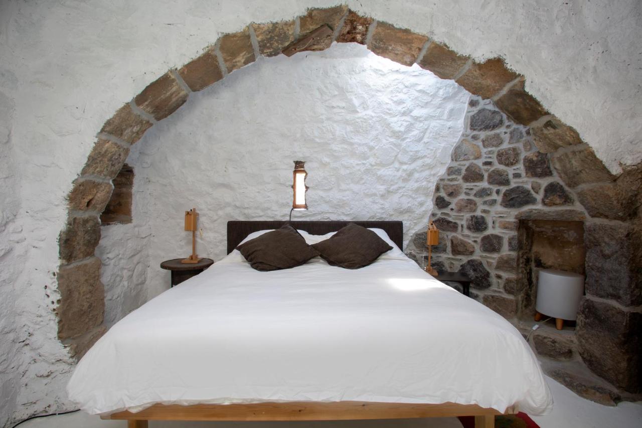 My Old Stone House In A 2 000 Sqm Private Garden With Fab Glamping Tent Mandrákion Buitenkant foto