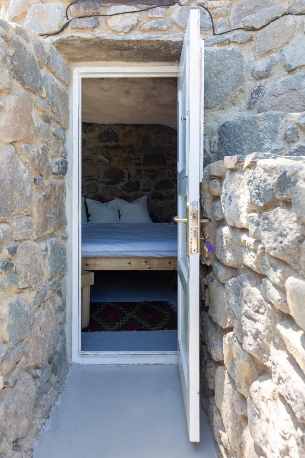 My Old Stone House In A 2 000 Sqm Private Garden With Fab Glamping Tent Mandrákion Buitenkant foto