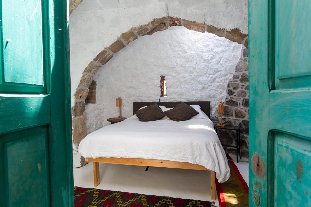 My Old Stone House In A 2 000 Sqm Private Garden With Fab Glamping Tent Mandrákion Buitenkant foto