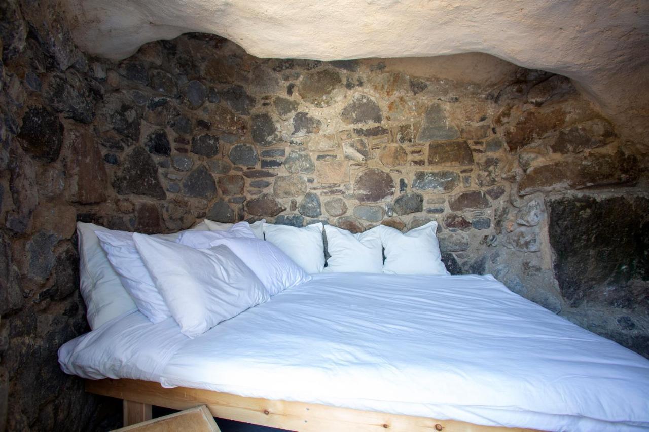 My Old Stone House In A 2 000 Sqm Private Garden With Fab Glamping Tent Mandrákion Buitenkant foto